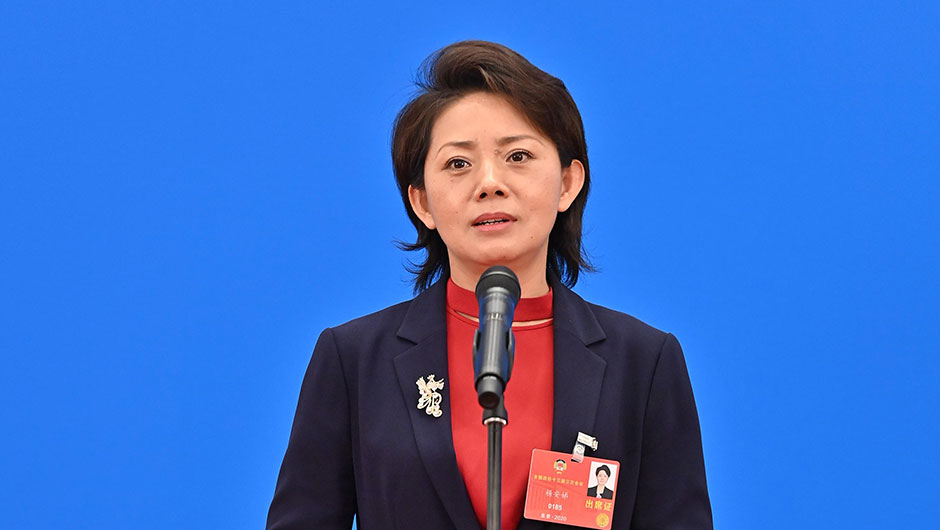 全國(guó)政協(xié)委員楊安娣接受媒體采訪(fǎng)