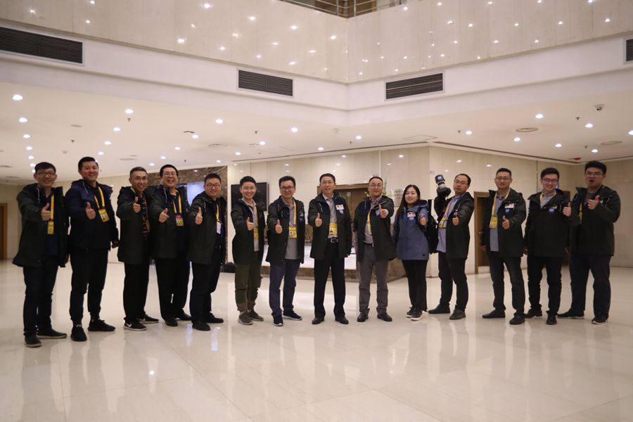 新華網(wǎng)國慶前方報(bào)道團(tuán)隊(duì)，出發(fā)啦！