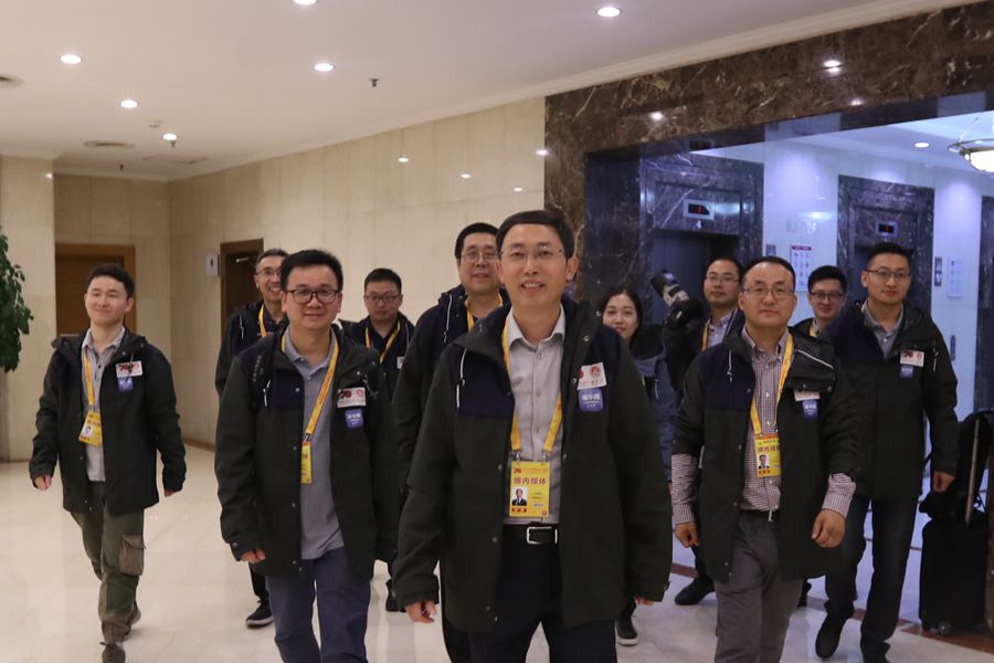 新華網(wǎng)國慶前方報(bào)道團(tuán)隊(duì)，出發(fā)啦！