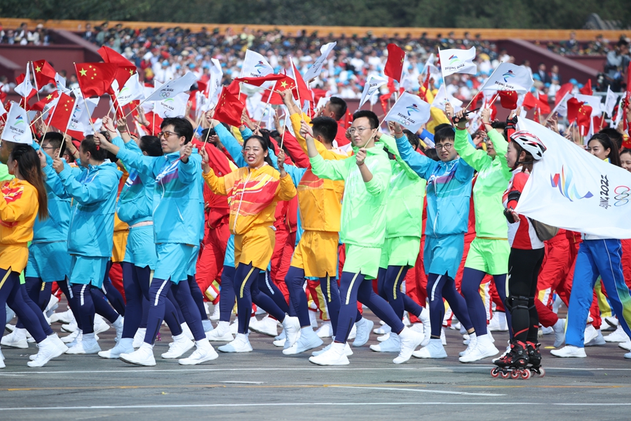 群眾大游行，歡樂的海洋！