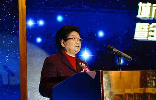 全國(guó)人大常委會(huì)原副委員長(zhǎng)、中國(guó)關(guān)工委主任顧秀蓮致辭