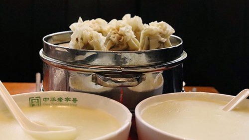 追夢(mèng)中國(guó)人｜王和茂：一碗“頭腦”，講述百年舌尖上的早餐