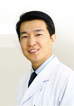 葉子?。罕本┟罓柲垦劭漆t(yī)院院長