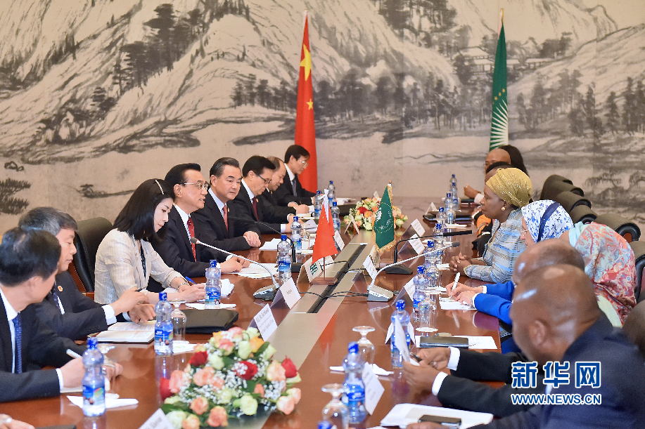 5月5日，中國國務院總理李克強在亞的斯亞貝巴非洲聯(lián)盟總部會見非盟委員會主席祖馬。 新華社記者李濤攝