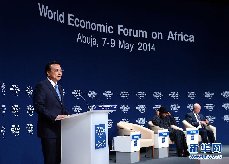 5月8日，中國國務(wù)院總理李克強(qiáng)在阿布賈出席第24屆世界經(jīng)濟(jì)論壇非洲峰會全會，發(fā)表題為《共同推動非洲發(fā)展邁上新臺階》的特別致辭。新華社記者 李濤 攝 