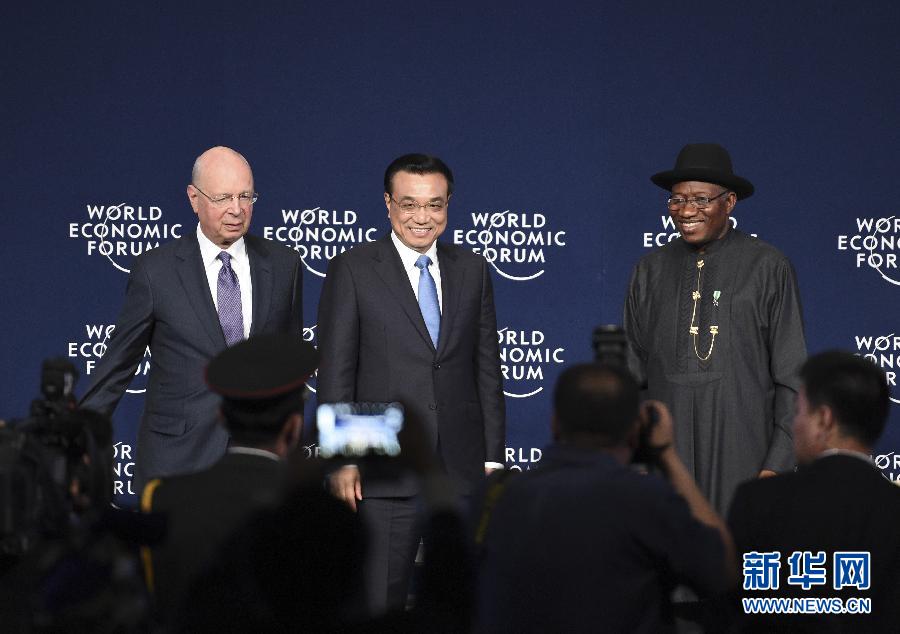 5月8日，中國國務(wù)院總理李克強(qiáng)在阿布賈出席第24屆世界經(jīng)濟(jì)論壇非洲峰會全會，發(fā)表題為《共同推動非洲發(fā)展邁上新臺階》的特別致辭。新華社記者 李學(xué)仁 攝 