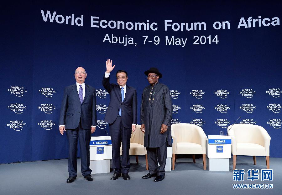 5月8日，中國國務(wù)院總理李克強(qiáng)在阿布賈出席第24屆世界經(jīng)濟(jì)論壇非洲峰會全會，發(fā)表題為《共同推動非洲發(fā)展邁上新臺階》的特別致辭。新華社記者 李濤 攝 