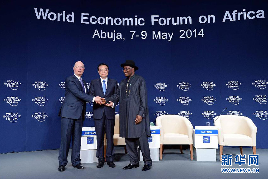 5月8日，國務(wù)院總理李克強(qiáng)在阿布賈出席第24屆世界經(jīng)濟(jì)論壇非洲峰會全會，發(fā)表題為《共同推動非洲發(fā)展邁上新臺階》的特別致辭。 新華社記者李濤 攝 