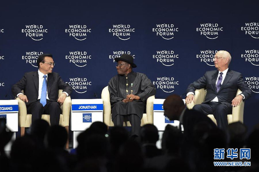 5月8日，中國國務(wù)院總理李克強(qiáng)在阿布賈出席第24屆世界經(jīng)濟(jì)論壇非洲峰會全會，發(fā)表題為《共同推動非洲發(fā)展邁上新臺階》的特別致辭。新華社記者 李學(xué)仁 攝 