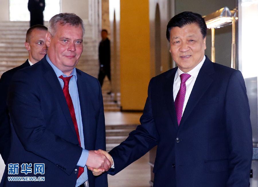 6月13日，中共中央政治局常委、中央書記處書記劉云山在赫爾辛基會見芬蘭社民黨主席、財政部長林內(nèi)。 新華社記者姚大偉攝