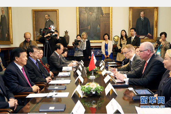 6月13日，中共中央政治局常委、中央書記處書記劉云山在赫爾辛基會見芬蘭議長海內盧奧馬。 新華社記者姚大偉攝