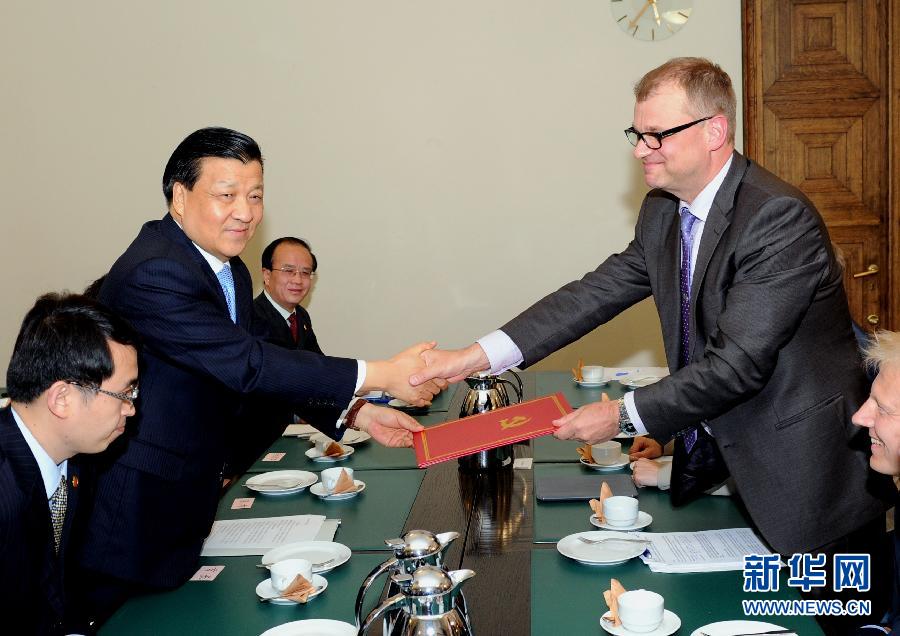 6月12日，中共中央政治局常委、中央書記處書記劉云山在赫爾辛基會見芬蘭中間黨主席西皮萊。 新華社記者饒愛民攝