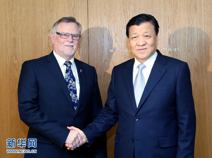 6月14日，中共中央政治局常委、中央書記處書記劉云山在芬蘭羅瓦涅米會見羅瓦涅米市長羅特沃寧。 新華社記者姚大偉攝