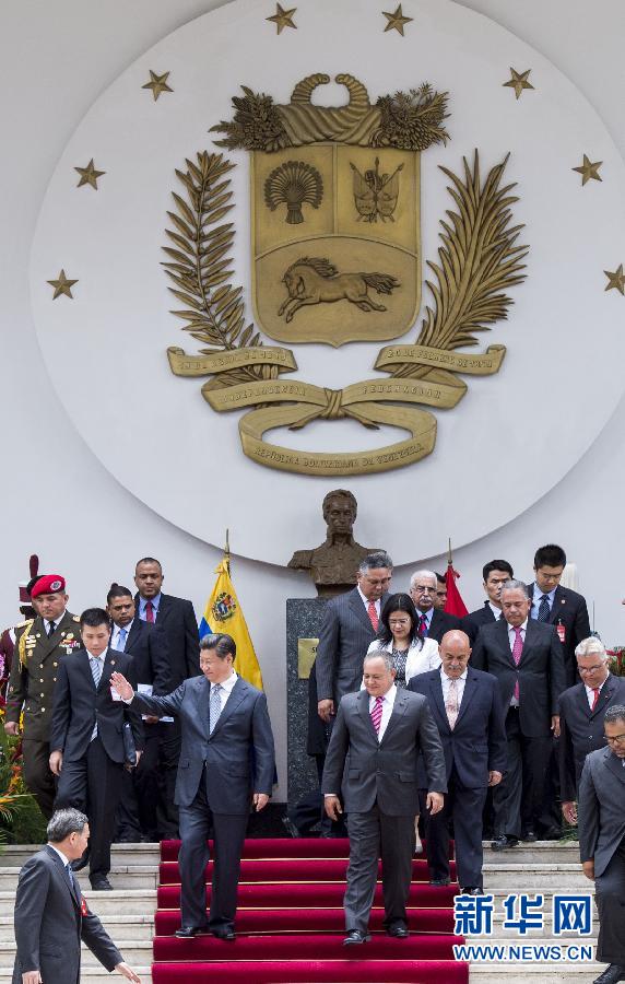 當(dāng)?shù)貢r(shí)間7月21日，國家主席習(xí)近平在加拉加斯會見委內(nèi)瑞拉全國代表大會主席卡韋略。 新華社記者 王曄 攝