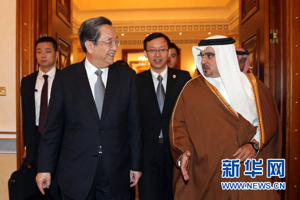 11月6日，正在巴林進(jìn)行正式友好訪問的全國政協(xié)主席俞正聲在麥納麥會(huì)見巴林王儲(chǔ)薩勒曼。 新華社記者劉衛(wèi)兵攝