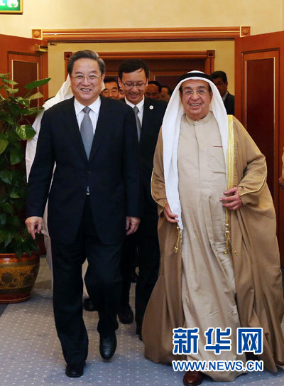 11月6日，正在巴林進(jìn)行正式友好訪問的全國政協(xié)主席俞正聲在麥納麥會(huì)見巴林副首相穆罕默德。 新華社記者劉衛(wèi)兵攝