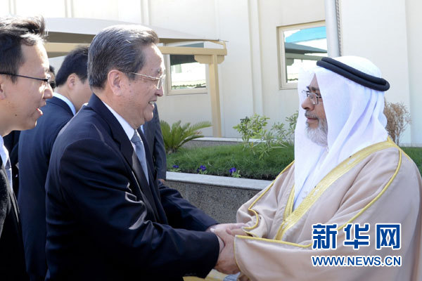 11月6日，正在巴林進(jìn)行正式友好訪問的全國政協(xié)主席俞正聲在麥納麥會(huì)見巴林國民議會(huì)議長兼眾議長扎赫拉尼。 新華社記者 張鐸 攝