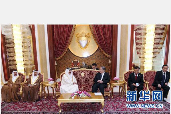 11月6日，正在巴林進(jìn)行正式友好訪問的全國政協(xié)主席俞正聲在麥納麥會(huì)見巴林國王哈馬德。 新華社記者 張鐸 攝