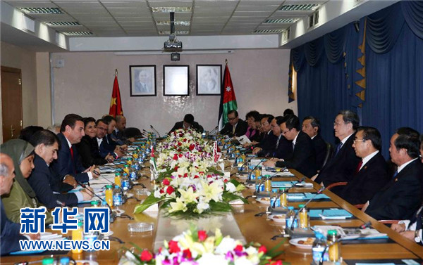  11月9日，正在約旦進行正式友好訪問的全國政協(xié)主席俞正聲在安曼會見約旦眾議院代議長薩法迪。 新華社記者 劉衛(wèi)兵 攝 