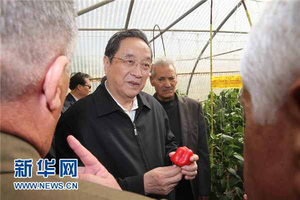 11月8日，正在約旦進行正式友好訪問的全國政協(xié)主席俞正聲在約旦河谷參觀碩果農(nóng)業(yè)合作社。 新華社記者 劉衛(wèi)兵 攝 