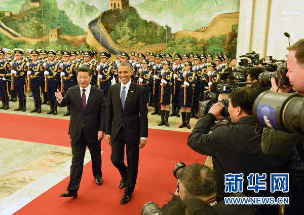 11月12日，國家主席習(xí)近平在北京人民大會(huì)堂舉行歡迎儀式，歡迎美國總統(tǒng)奧巴馬對(duì)中國進(jìn)行國事訪問。 新華社記者 劉建生 攝