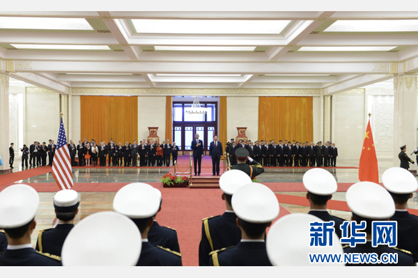 11月12日，國家主席習(xí)近平在北京人民大會(huì)堂舉行歡迎儀式，歡迎美國總統(tǒng)奧巴馬對(duì)中國進(jìn)行國事訪問。 新華社記者 馬占成 攝