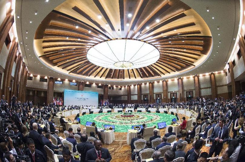  11月13日，中國國務(wù)院總理李克強(qiáng)在緬甸內(nèi)比都出席第九屆東亞峰會。 新華社記者 王曄 攝