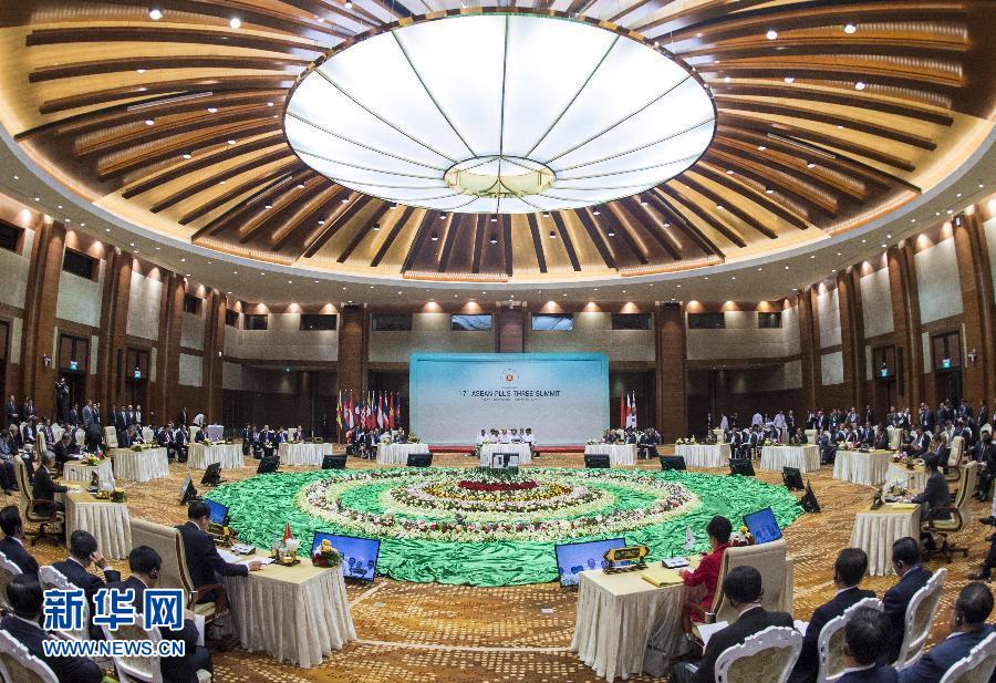 11月13日，中國國務院總理李克強在緬甸首都內(nèi)比都出席第17次東盟與中日韓（10+3）領導人會議。 新華社記者 王曄 攝