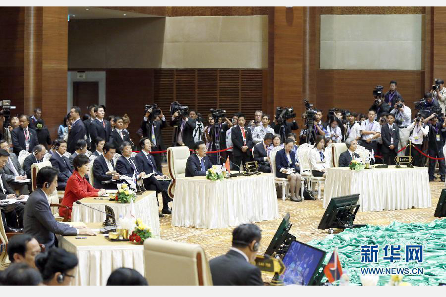 11月13日，中國國務院總理李克強在緬甸首都內(nèi)比都出席第17次東盟與中日韓（10+3）領導人會議。這是李克強在會議上講話。 新華社記者 鞠鵬 攝