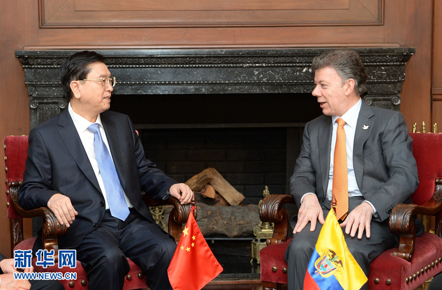 11月24日，正在哥倫比亞進行正式友好訪問的全國人大常委會委員長張德江在波哥大會見哥倫比亞總統(tǒng)桑托斯。 新華社記者 劉建生 攝