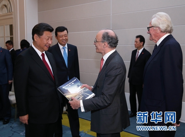 10月22日，國家主席習(xí)近平在倫敦集體會見英國前首相布朗等英國友人。新華社記者 龐興雷 攝 