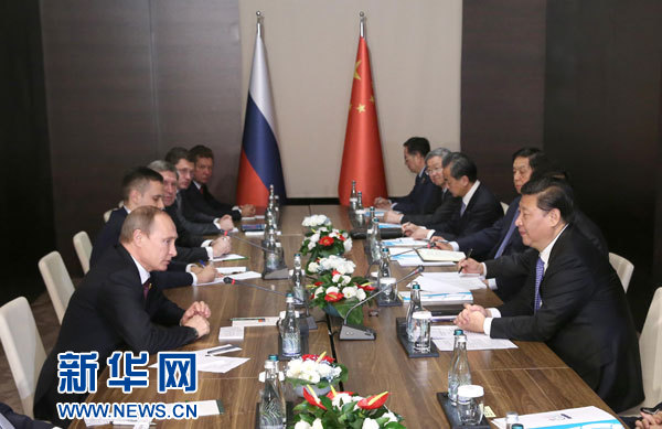 11月15日，國家主席習(xí)近平在土耳其安塔利亞會見俄羅斯總統(tǒng)普京。 新華社記者馬占成攝