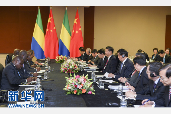 12月3日，國家主席習(xí)近平在約翰內(nèi)斯堡會見加蓬總統(tǒng)邦戈。新華社記者 謝環(huán)馳 攝 