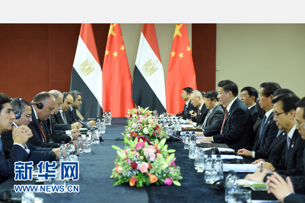 12月4日，國(guó)家主席習(xí)近平在約翰內(nèi)斯堡會(huì)見埃及總理伊斯梅爾。新華社記者 張鐸 攝 