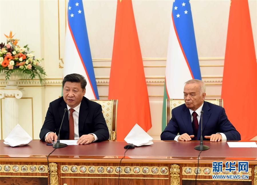 6月22日，國家主席習(xí)近平在塔什干庫克薩萊國賓館同烏茲別克斯坦總統(tǒng)卡里莫夫舉行會(huì)談。會(huì)談后，兩國元首共同會(huì)見記者。 新華社記者饒愛民攝