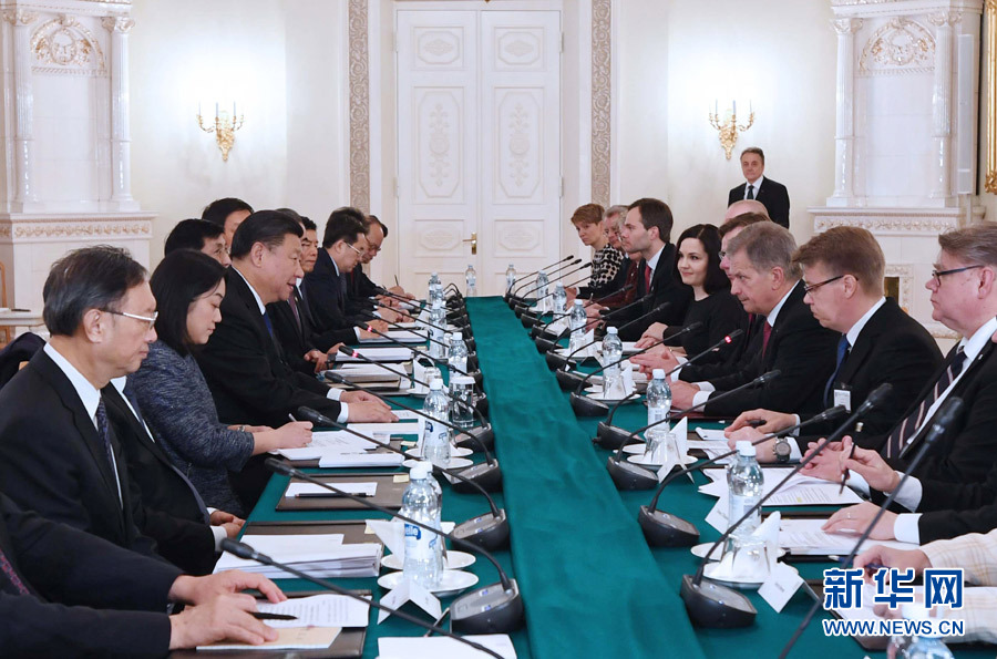 4月5日，國家主席習(xí)近平在赫爾辛基同芬蘭總統(tǒng)尼尼斯托舉行會談。 新華社記者 饒愛民 攝