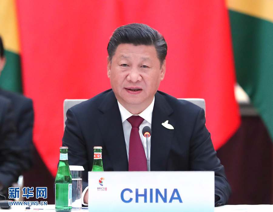 7月7日，國家主席習(xí)近平在德國漢堡主持金磚國家領(lǐng)導(dǎo)人非正式會晤，發(fā)表引導(dǎo)性講話和總結(jié)講話。 新華社記者 馬占成 攝