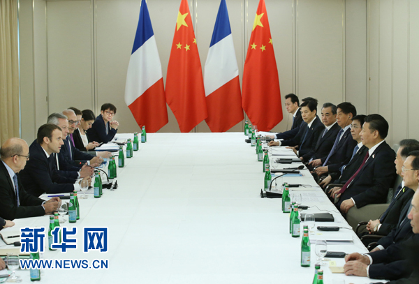 7月8日，國家主席習近平在漢堡會見法國總統(tǒng)馬克龍。新華社記者 姚大偉 攝