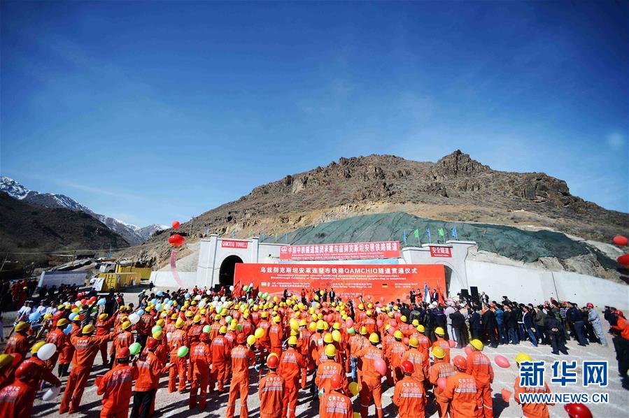 （新華全媒頭條&middot;圖文互動）（3）構(gòu)建命運(yùn)共同體　開啟上合新時代&mdash;&mdash;習(xí)近平主席推動上合組織發(fā)展五年間