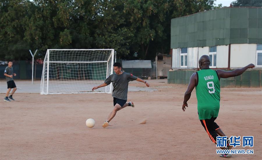 （國際&middot;圖文互動）（4）拳拳赤子心　悠悠藍(lán)盔情&mdash;&mdash;記中國赴蘇丹達(dá)爾富爾維和部隊度中秋和國慶佳節(jié)