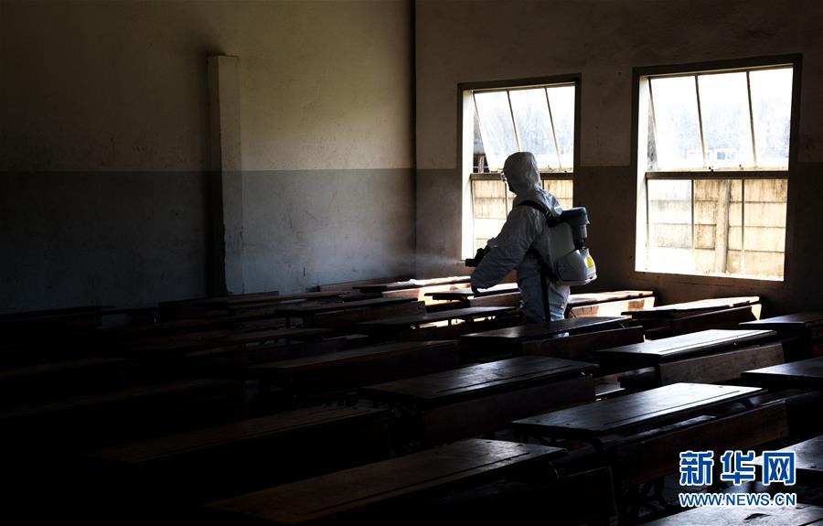 (國際·圖文互動(dòng))(3)與時(shí)間賽跑——中國救援隊(duì)成為莫桑比克災(zāi)后防疫重要力量