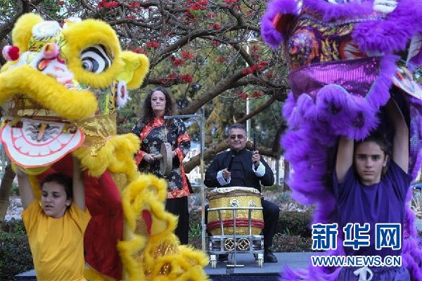 （國(guó)際&middot;圖文互動(dòng)）（6）通訊：瞧這一家子舞獅的美國(guó)人