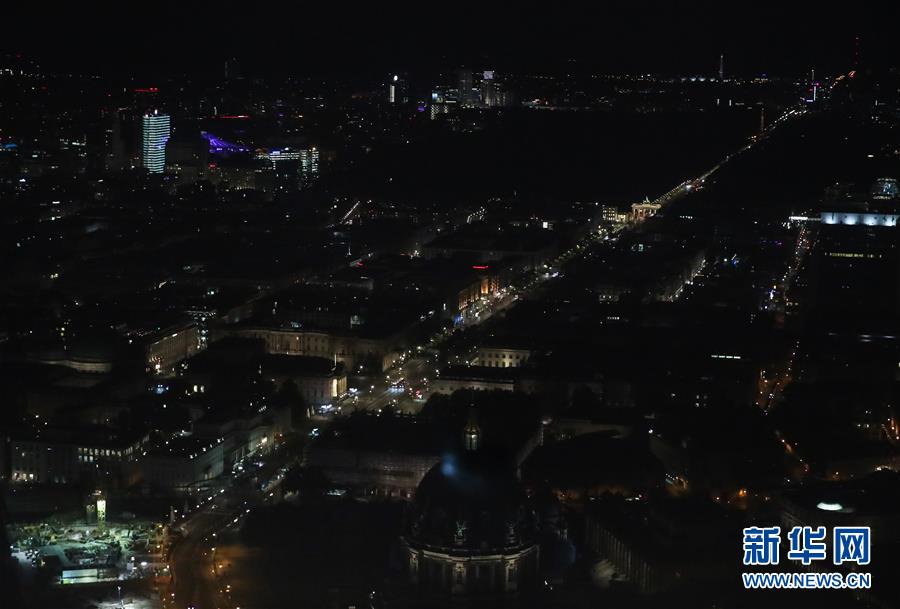 (國(guó)際)(1)德國(guó)柏林:夜來(lái)“菩提樹(shù)下”