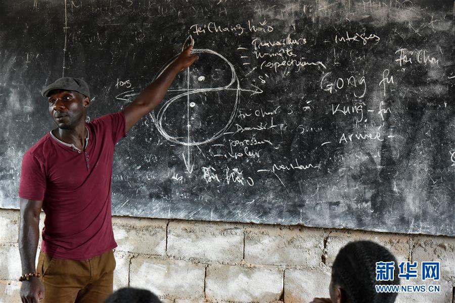 （國(guó)際&middot;圖文互動(dòng)）（5）通訊：&ldquo;我也曾混跡街頭，終于靠習(xí)武自立&rdquo;&mdash;&mdash;喀麥隆人姆巴的武術(shù)情緣