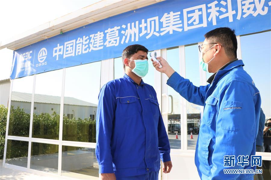 （國際疫情&middot;圖文互動）（6）通訊：防疫、生產(chǎn)兩不誤，沙漠現(xiàn)&ldquo;棋盤&rdquo;&mdash;&mdash;記中企承建科威特住房基建項(xiàng)目