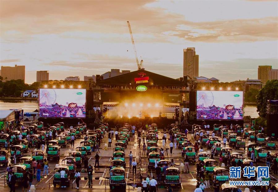 (國(guó)際·圖文互動(dòng))(3)疫情新常態(tài)下的新嘗試——泰國(guó)舉辦“嘟嘟車(chē)”音樂(lè)會(huì)