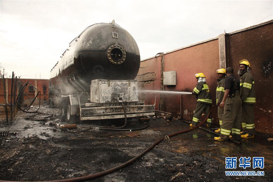 （國際&middot;圖文互動）（3）尼日利亞南部一燃?xì)庹颈ㄖ轮辽?人死亡