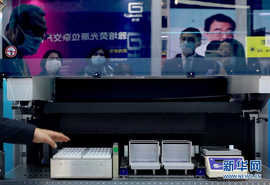 （第三屆進(jìn)博會(huì)·圖文互動(dòng)）（11）新疫苗、新療法，進(jìn)博會(huì)最“火爆”展區(qū)見聞
