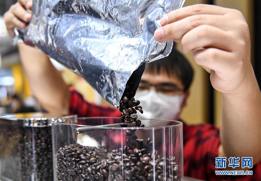 (第三屆進(jìn)博會(huì)·圖文互動(dòng))(3)全球“寶藏級(jí)”美食薈萃——進(jìn)博會(huì)食品及農(nóng)產(chǎn)品館遍藏世間珍饈