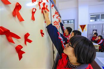 河北安平:“紅色絲帶”飄進(jìn)校園